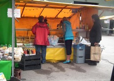 De Biologische weekmarkt Noordgouwe was voor deze gelegenheid verhuist naar het terrein van de Muyehof.