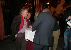 Paul Verweij (Natudis) en Margot Verstegen (De Groene Winkel Utrecht) in gesprek met Ger Fleuren en Pieter Tent.