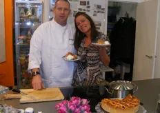 Jacco Noordhoek samen met Marian Hessing van Hessing supervers. De appeltaart die in de stand geserveerd werd deed de bedrijfsnaam eer aan: supervers!