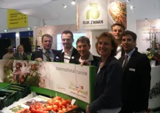 Rijk Zwaan is met lovemysalad.com tweede geworden in de verkiezing van de Innovation Award. Vlnr: Auke Ferwerda, Kamill Toth, Steven Robert, Thijs Hulisz, Lionel Bardin en Heleen Bos.