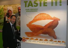 Aart de With laat de chips zien met de smaken van Organic Flavour Company