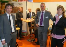 Het team van Biocore met vlnr Reinoud Metselaar, Edwin From en Bianca Hagenvoort, op de achtergrond is Marco Molier (midden) in gesprek met twee klanten.