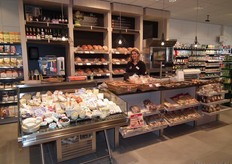 De broodafdeling is ruim opgezet.