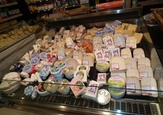 Aparte koeling voor de kaasspecialiteiten.