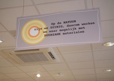 De borden zijn gemaakt van gerecycled materiaal.