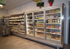 "Met de nieuwe zuivelkoeling en diepvries willen we ook nieuwe klanten aanspreken. Ik hoop dat deze investering zich gaat uitbetalen", vertelt Bas."