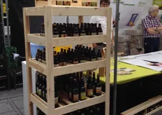 De Belgische brouwerij Jessenhofke komt binnenkort met een nieuwe presentatiekast voor in de winkels. Op 'Hasselt proeft bio' toonde Gert Jordens (net zichtbaar achter de kast) een prototype van de kast.