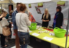 Proeven, proeven en nog eens proeven. Ook bij Almatheek vielen de producten in de smaak.