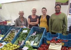 "Het team van De Wroeterl. Vlnr: Lieve, Madie, Anna, en Bobby Sing. Hartenboer en Puur Limburg zijn projecten van De Wroeter. Het dagcentrum dat zich richt op "volwassen mannen en vrouwen met een verstandelijke of sociale beperking, maar met nog veel talenten en mogelijkheden", bestaat al 30 jaar."