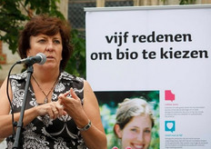 "Viceminister-president Ingrid Lieten noemt bio "een echte eco-innovator" in haar openingsspeech. Foto: BioForum - Esmeralda Borgo"