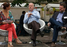 Martine Prenen in interviewgesprek met gedeputeerden Vandeput (Landbouw en economie) en gedeputeerde Smeets (Leefmilieu). Foto: BioForum - Esmeralda Borgo