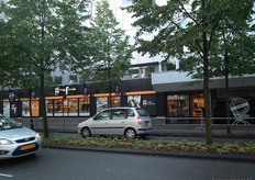 De voorgevel van GooodyFooods Almere.