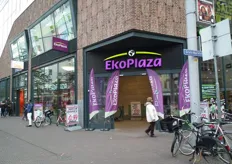 De ingang van de EkoPlaza aan de Grote Marktstraat in Den Haag zit nu op de hoek.