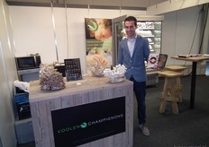 Koen Koolen van Koolen Champignons. De paddenstoelen op de balie zijn biologisch.
