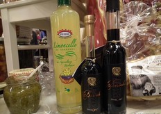 Bij Smits Specialiteiten is onder meer deze Italiaanse biologische Limoncello verkrijgbaar en Amaro.