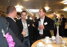 Hans van Mierlo en Sven Henze van Udea in gesprek met Edwin Crombags van Ecomel (links).
