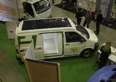 De koelwagen van Carrosseriefabriek Harderwijk is voorzien van zonnepanelen op het dak