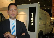 Werner Ghitti,directeur Spijkstaal Elektro BV bij de Ford Transit die door Smith is geëlektrificeerd en door zijn bedrijf wordt gedistribueerd.