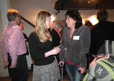 Annemarie Kruize van De Bolster, zaadteeltbedrijf voor biologische en biologisch-dynamische zaden met Isabel Duinisveld van de BD-Vereniging.