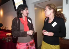 Anita Botter (Odin/Estafette) in gesprek met de nieuwe directeur van Stichting Warmonderhof: Rosemarie Slobbe.