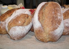 Deze broden zijn kenmerkend voor De Veldkeuken, ze worden allemaal zelf gebakken in de bakkerij op het landgoed Amelisweerd. De Veldkeuken werkt alleen met streekgebonden producten en de kaart is 100% biologisch.