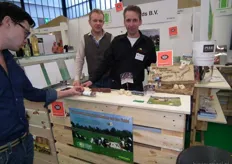 Marc Boon (zoon van eigenaar Bart Boon) en Mathijs van Veenschoten presenteerden het nieuwste product van Eco Fields.