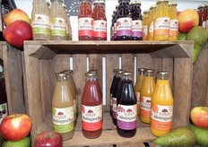 De mannen toonden op de Themawereld onder meer het biologische assortiment van de vruchtensappenproducent.