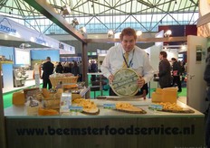 "Teeuwe Poot met de biologische kaas van Beemster. "We merken dat er steeds meer vraag naar bio-kaas is. Sowieso is Beemster volop bezig met duurzaamheid."