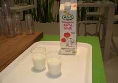 En de biologische karnemelk van Arla.