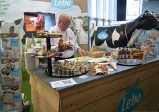 De kok bij Lebo Kaas maakte diverse hapjes met de verschillende kaasproducten van Lebo.