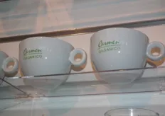 Speciale koffiekopjes voor de bio-koffies.