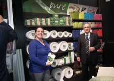 Annemarie Hiel en Chris van Hoof met de Pure-lijn met disposables van Papstar.