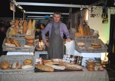 Patrick Boon van Handgemaaktbrood, dit brood wordt bereidt volgens een meer dan 100 jaar oude receptuur, met de hand afgewerkt.