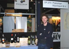 Yvo Pieksman van Pieksman Wijnimport B.V. Zij hebben een groot assortiment wijnen: ongeveer 250 wijnen van meer dan 80 wijnboeren uit Frankrijk, Spanje, Italië, Oostenrijk, Duitsland, Portugal en Zuid-Afrika.