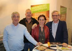 AC Loogman bestaat dit jaar 60 jaar. Op de foto Joop Bonnet, Jelle Jan Oosterhuis (PPO), Christine Loogman en versinkoper Guido ten Hengel van La Place Nederland.