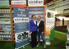 Nanny van Ool en Annemieke Drent vertelden de bezoekers alles over de pure vitaminen van Viridian. Ze stonden in de stand van Holland Pharma.