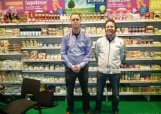 Mark Norder en Gerhard Rensen in de stand van groothandel Damhert BV. Biofood is het eigen merk.