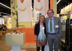 Ariza stond ook dit jaar weer met haar groente- en fruitgrondstoffen op de BioFach. Op de foto Marian Lammerts en Ronald van Marlen.