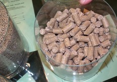 Reudink presenteerde deze grote brokken die speciaal bedoeld zijn voor 'buitenzeugen'.