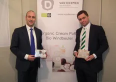 "Jan Beekhuis en Emile Vos vertegenwoordigden Bakkerij van Diermen uit Bunschoten voor het eerst op de BioFach. "We krijgen erg leuke reacties op onze slagroomsoesjes", geeft Jan aan."