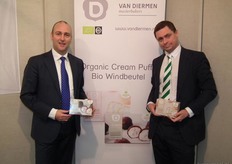 "Jan Beekhuis en Emile Vos vertegenwoordigden Bakkerij van Diermen uit Bunschoten voor het eerst op de BioFach. "We krijgen erg leuke reacties op onze slagroomsoesjes", geeft Jan aan."