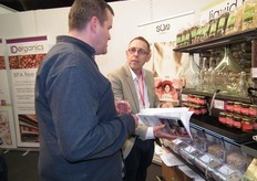 Jetse Schokker geeft toelichting over het productaanbod van IDorganics.