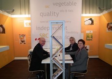 Niels Vogel van SRC in gesprek met Jurrien Roossien en Sandra Wegenaar van DO IT.