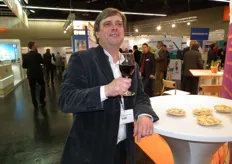 Max Vos van World Wide Food Trade geniet van een drankje op het Holland Paviljoen.