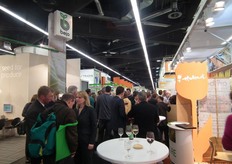 Drukte tijdens de borrel.