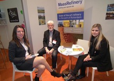 Ildiko Gjör, Gerrit van Duijn en Johanna Class van Maas Refinery BV.