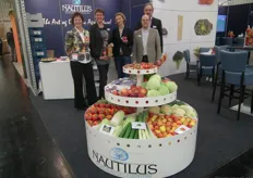 Emmy Rood-Zelhorst, Elza Lia Visser, Agata Wolters, Paul Wolters en Aalt Westra vertegenwoordigden de telersvereniging Nautilus.
