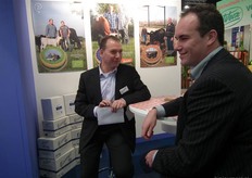 Wederom van de partij in hal 7: Ecomel. Op deze foto Edwin Crombags in gesprek met Stephan Blommendaal van Green&White.