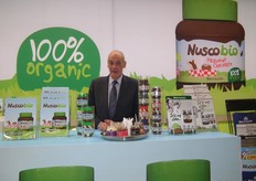 Danny Schuwer, directeur van Brinkers Food BV, presenteerde op de BioFach Nuscobio. De bio-chocoladepasta is in vijf varianten verkrijgbaar: chocolate, white chocolate, dark chocolate, milk/chocolate duo, hazelnut chocolate with hazelnuts.