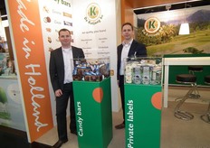 De broers Jan en Pieter Heesterbeek in de stand van De Katjang.